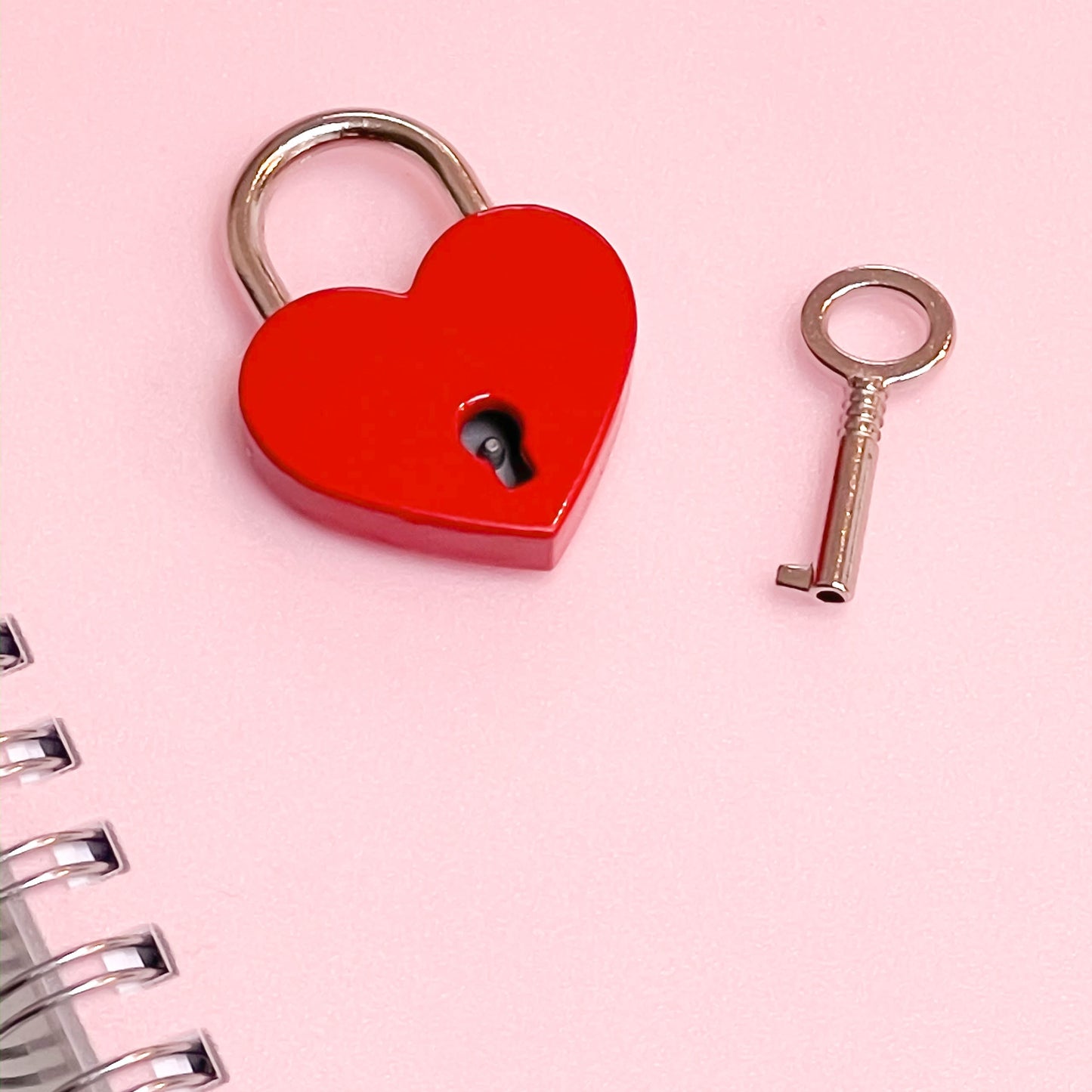 Valentine’s Day heart padlock and key